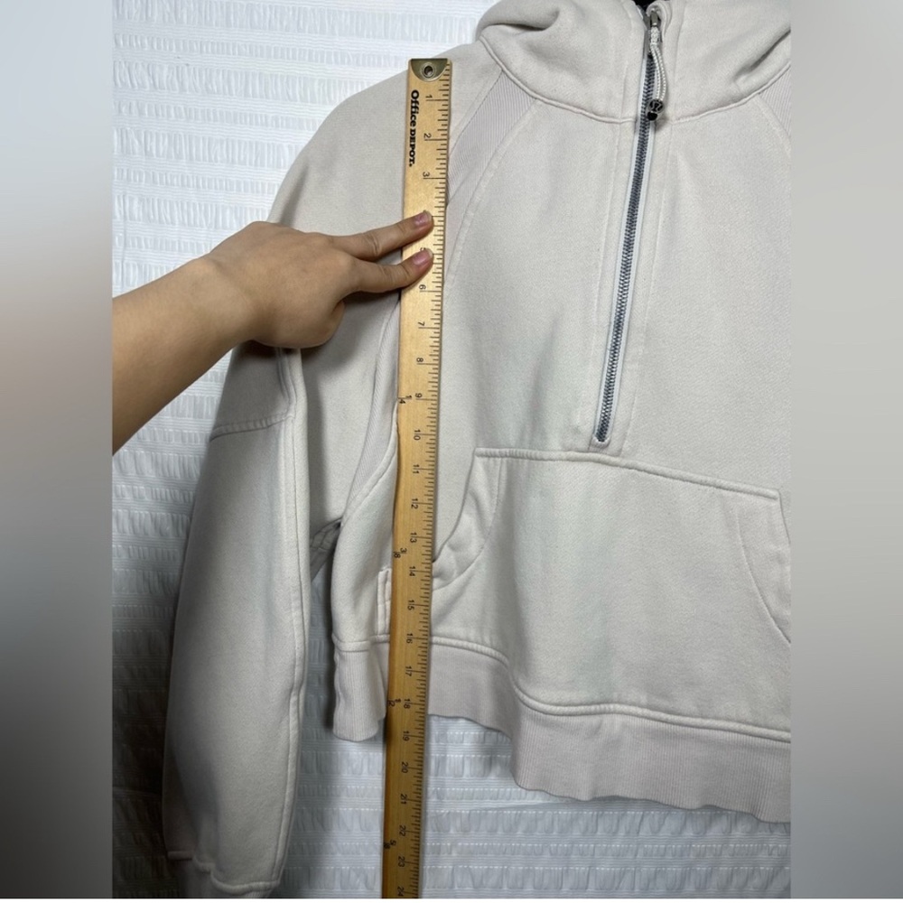 Lululemon Scuba Hoodie Half Zip Heathered
Bone/Cream Size XS/S - Picture 13 of 14